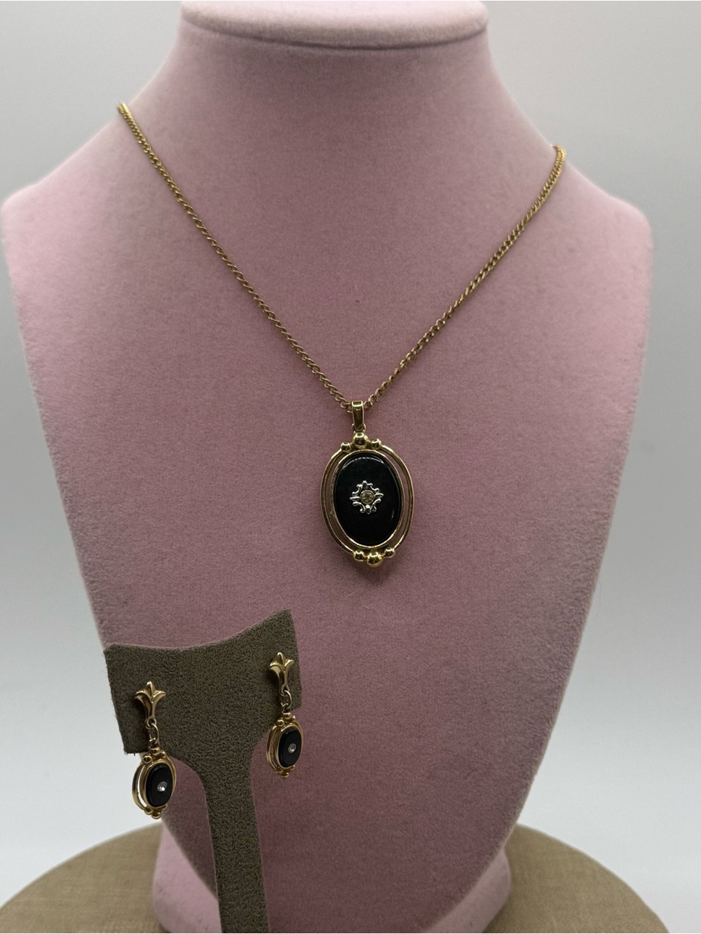 1983 Avon Victorian Reversible Pendant Necklace and matching earrings set